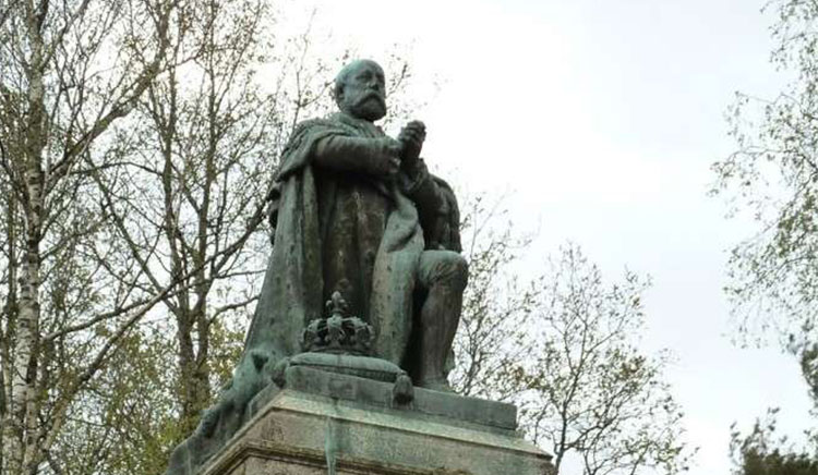 Statue du comte de Chambord